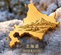 北海道の形の純金ピース（山並みの彫刻）