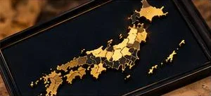 ケースの中でつながった純金ピースの日本地図
